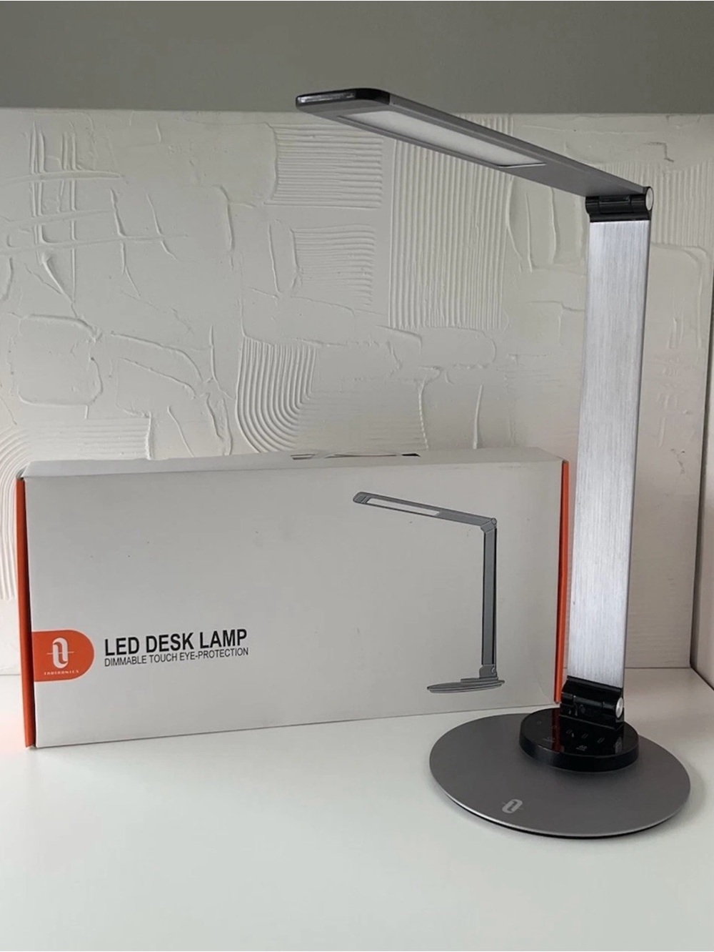 TaoTronics LED Desk Lamp w Adjustable Color Temperature & USB Charging